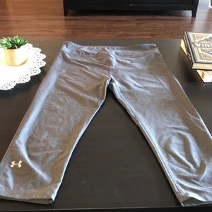 High waisted under armor Capri tights